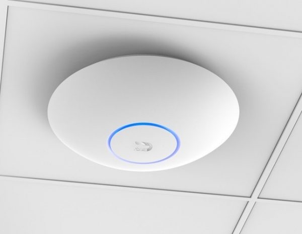 Đánh Giá Thiết Kế Của UniFi U6 Pro